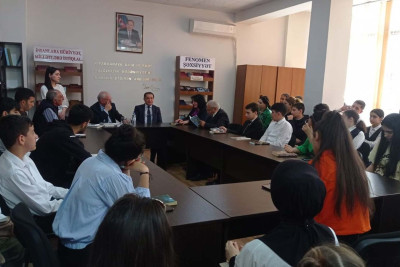 Əməkdar jurnalist Eyruz Məmmədov şagirdlərlə görüşüb