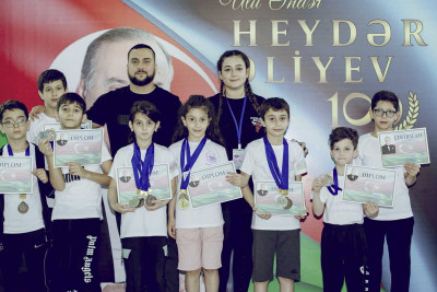 Sumqayıtda uşaqlar arasında uzgüçülük yarışı baş tutub