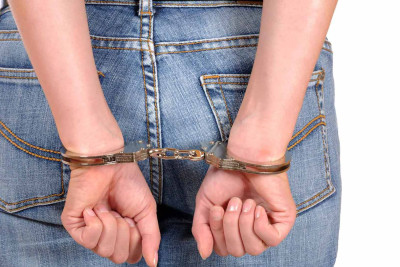 Sumqayıtda ticarət mərkəzi sahibinin evindən 52 min manatlıq oğurluq