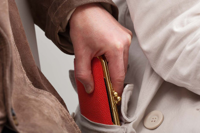 Bakı sakini qadına qarşı soyğunçuluq edib