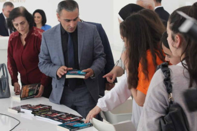 Yazıçı Elbrus Kəlbiyevlə görüş və imza günü keçirilib