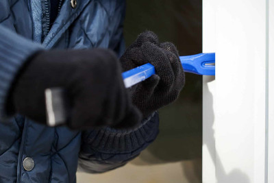 Sarayda 2 market qarət edilib