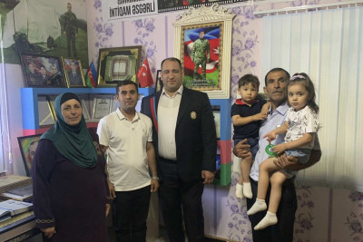 İlham Zəkiyev şəhid qardaşların ailəsinə baş çəkib