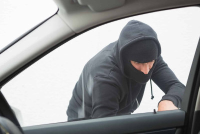 Sumqayıtda “Toyota” markalı avtomobil qaçırılıb