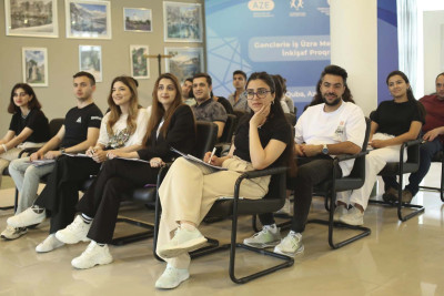 Sumqayıtlı gənc təlim kursuna qatılıb