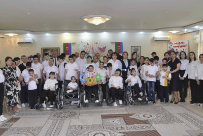 Məhkəmə işçiləri sağlamlıq imkanları məhdud uşaqlara baş çəkiblər