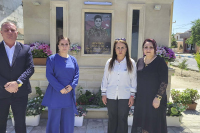 Məktəb kollektivi şəhid Abdullah Əhmədovun ailəsinə baş çəkib