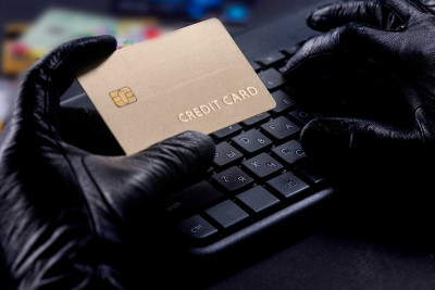 Sumqayıt sakininin bank kartından 590 manat oğurlanıb