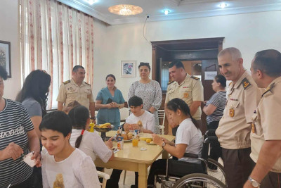 FHN-in əməkdaşları sağlamlıq imkanları məhdud uşaqları sevindiriblər