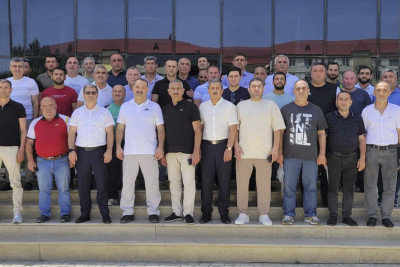 Məşhur boksçu Sumqayıtda müəllimlərlə görüşüb