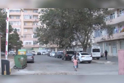 Bina sakinləri zirzəmi və mansardların satıldığını iddia edirlər