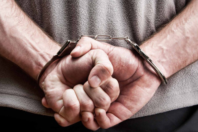 Şadlıq sarayında qohumlarını bıçaqlayan şəxs həbs edilib