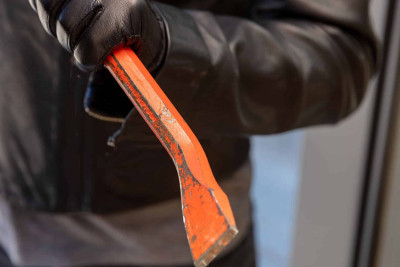 İnternet şirkətindən dəmir dirəklər oğurlanıb