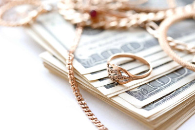 Lombarda saxta qızıl üzük qoyan şəxs tutulub