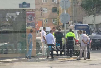 Sumqayıtda avtomobil mağazaya “girib”