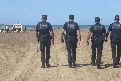 Polis əməkdaşları Novxanı çimərliyində fasiləsiz asayişi qoruyurlar