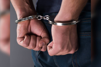 Coratda oğul anasını öldürüb, qardaşını isə yaralayıb