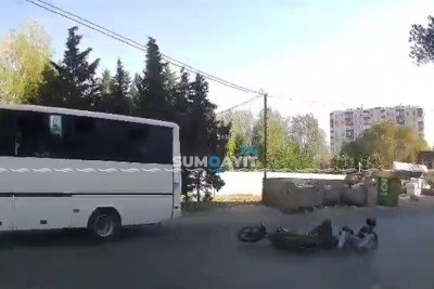 Sumqayıtda motosikletçi son anda qəzadan yayınıb