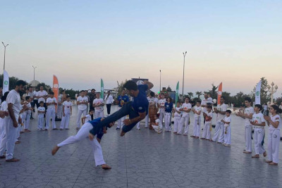 Bulvarda kapoeyra üzrə nümunəvi çıxışlar olub