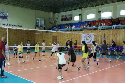 Voleybolçularımız federasiyanın seleksiya məşqlərinə qatılıblar