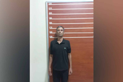 Saray polisi kişinin üzərində tapança tapıb