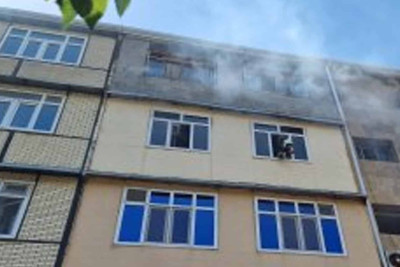 12-ci mikrorayonda yaşayış binasında yanğın olub