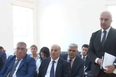 Zakir Fərəcov sakinləri qəbul edib