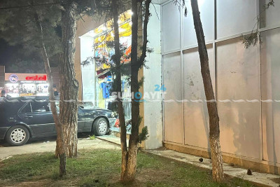 “Mercedes” məktəb ləvazimatları mağazasına “girib”
