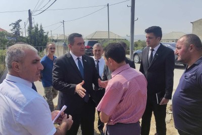 Müşfiq Məmmədli Yeni Yaşmada sakinlərlə görüşüb