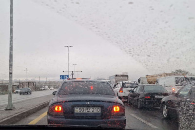 Bakı-Sumqayıt yolunda uzun tıxac müşahidə olunur