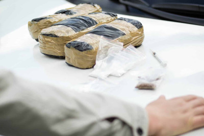 Həmşəhərlimizdən müxtəlif növ narkotik götürülüb