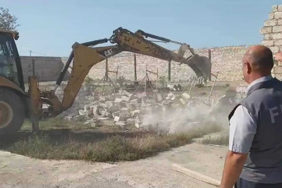 Sumqayıtda qanunsuz tikili sökülüb