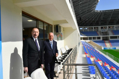 Dövlət başçısı şəhər stadionunda yaradılan şəraitlə tanış olub