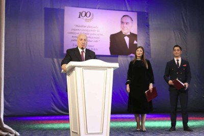 Peşə bayramı münasibətilə bir qrup müəllimə fəxri fərmanlar təqdim olunub