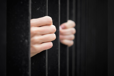 Qonşusunu 30 manat borca görə bıçaqlayan şəxs hökmdən narazıdır