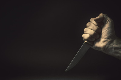 Ər arvadını amansızcasına bıçaqlayıb