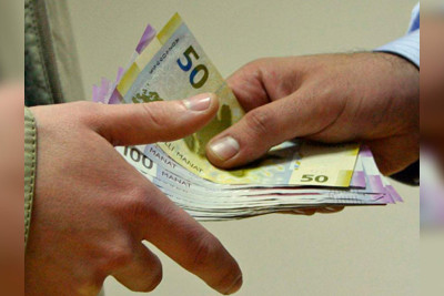 Direktor olmağı arzulayan tələbə aldadılıb