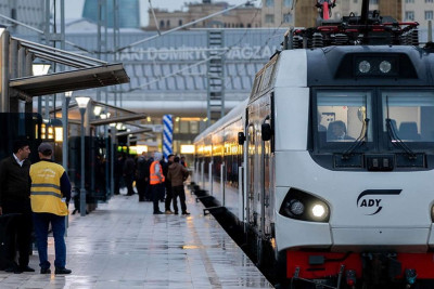 “Ekspres” qatarlarından 6 mindən çox adam yararlanıb