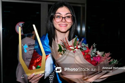 Dünya çempionu Gövhər Beydullayeva təmtəraqla qarşılanıb