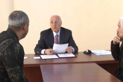 Şəhər rəhbəri vətəndaşlarla səyyar görüş keçirib