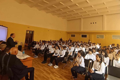 Məktəblilərlə narkomaniyanın fəsadları barədə maarifləndirici söhbət aparılıb