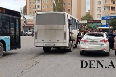 522 nömrəli marşrut avtobusu qəzaya uğrayıb