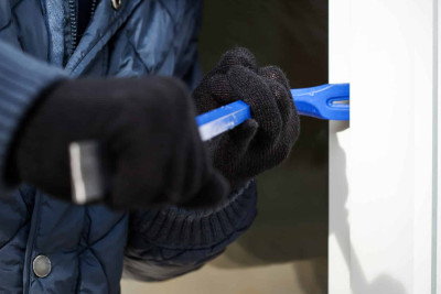 Paytaxtın 2 mağazasında oğurluq törədilib