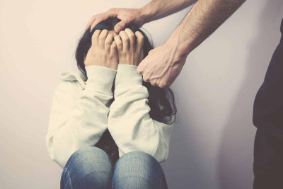 Ərinə yemək bişirməyən arvad döyülüb