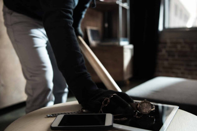 Həmşəhərlimiz çanta oğurluğunda şübhəlidir