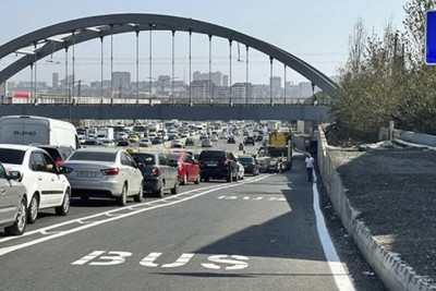 Sürücülər avtobus zolağından narazıdırlar