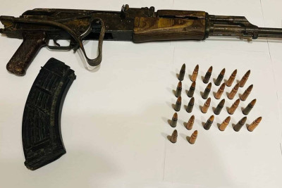 Polis əməkdaşları “Kalaşnikov”, sandıq və güllə aşkarlayıblar