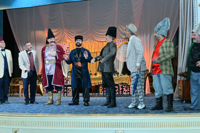 SDU-nun kollektivi “O olmasın, bu olsun”a tamaşa edib