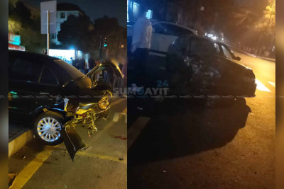 “BMW” yüksək sürətlə “Nissan”a çarpılıb