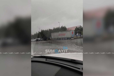 Səməd Vurğun küçəsini su basıb